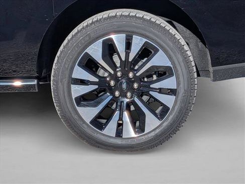 New 2025 Ford Expedition Max Platinum w/ Driver's Package image 10