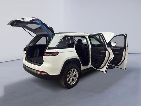 Used 2023 Jeep Grand Cherokee Limited image 13