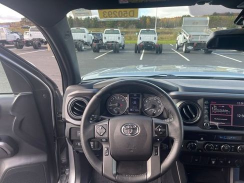 Used 2021 Toyota Tacoma TRD Off-Road image 14