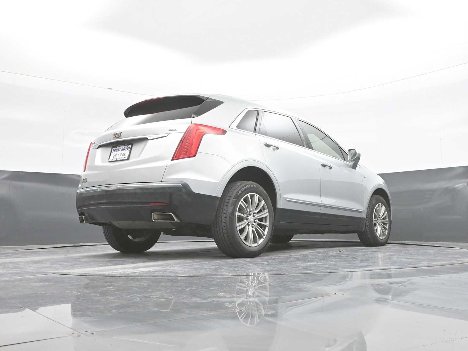 Used 2017 Cadillac XT5 Luxury w/ Driver Awareness Package AWD/4WD image 47