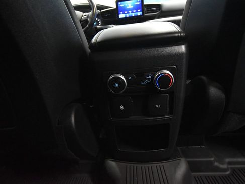 Used 2020 Ford Explorer XLT image 25