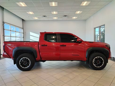 Used 2025 Toyota Tacoma TRD Off-Road AWD/4WD image 2