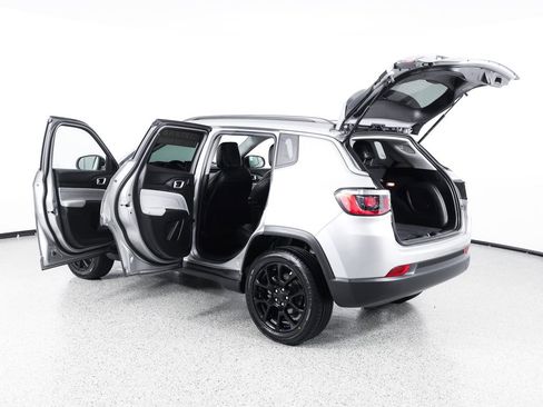 Used 2022 Jeep Compass Latitude w/ Sun and Sound Group AWD/4WD image 14