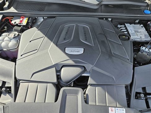 Used 2022 Porsche Cayenne image 46