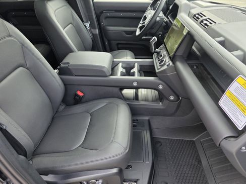 New 2026 Land Rover Defender 130 X-Dynamic SE AWD/4WD image 3