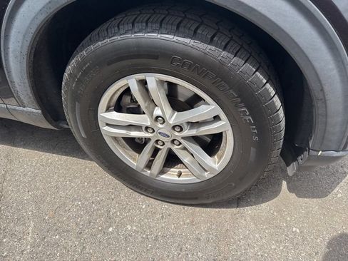Used 2022 Ford Explorer XLT RWD image 3