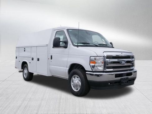 New 2026 Ford E-350 and Econoline 350 Super Duty w/ Power Equipment Group image 9
