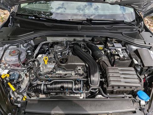 Certified 2025 Volkswagen Jetta SE w/ Sunroof Package FWD image 10