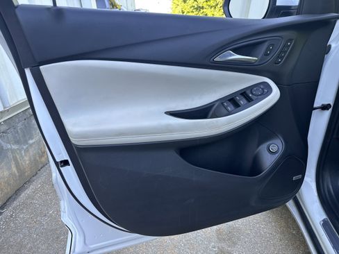 Used 2024 Buick Encore GX Avenir w/ Avenir Technology Package FWD image 7