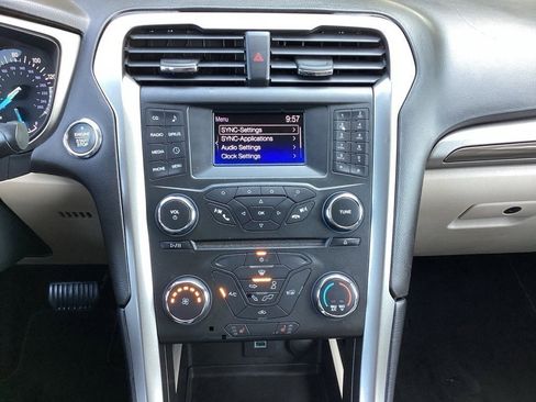 Used 2017 Ford Fusion SE image 43