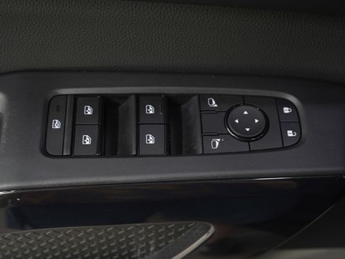 Used 2025 Nissan Pathfinder SV AWD/4WD image 21