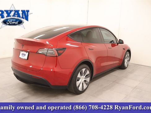 Used 2022 Tesla Model Y Long Range image 4