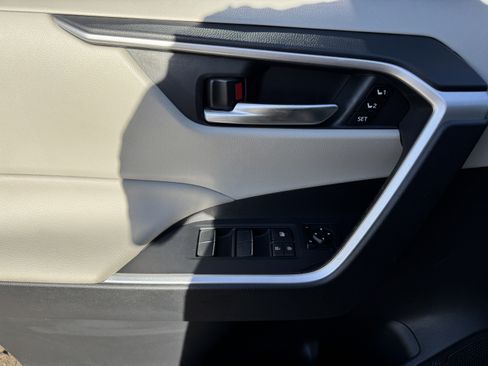 Certified 2019 Toyota RAV4 XLE Premium image 9