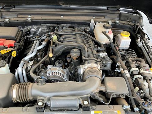 Used 2024 Jeep Gladiator Sport AWD/4WD image 32