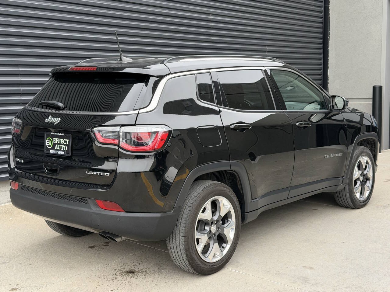 Used 2018 Jeep Compass Limited w/ Navigation Group AWD/4WD image 11