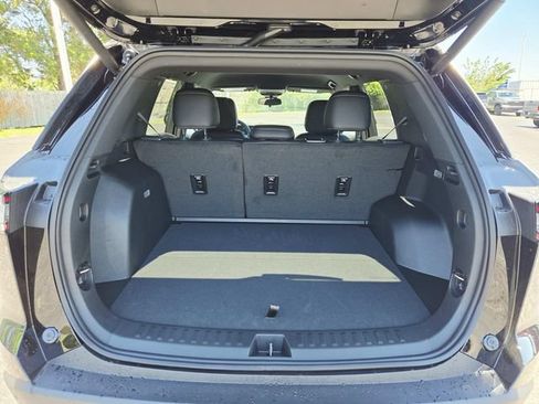 New 2026 Chevrolet Equinox LT w/ Convenience Package II AWD/4WD image 10