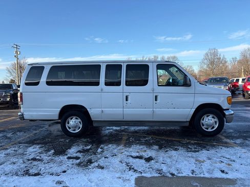 Used 2003 Ford E-350 and Econoline 350 Club Wagon image 5