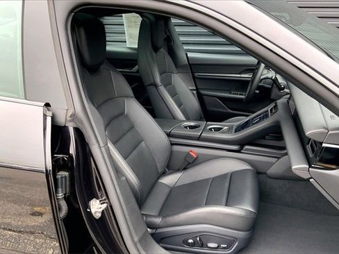 Used 2025 Porsche Taycan image 24