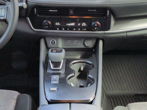 Used 2022 Nissan Rogue SV FWD image 18