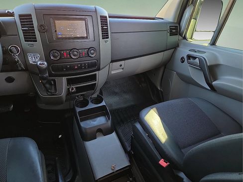 Used 2018 Mercedes-Benz Sprinter 2500 image 12