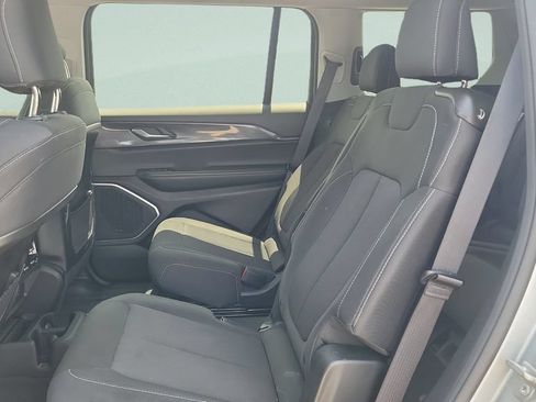 Used 2022 Jeep Grand Cherokee L Laredo w/ Luxury Tech Group I RWD image 10