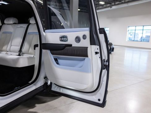 Used 2019 Rolls-Royce Cullinan image 29