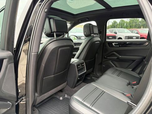 Used 2021 Porsche Cayenne AWD/4WD image 15