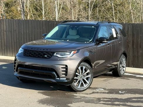 Certified 2025 Land Rover Discovery Dynamic SE image 1