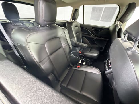 Used 2024 Lincoln Aviator AWD w/ Premium Package image 26