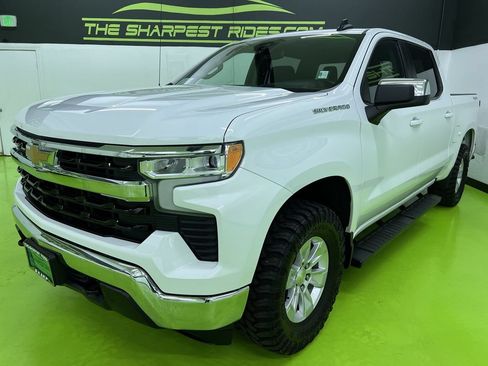 Used 2022 Chevrolet Silverado 1500 LT AWD/4WD image 5
