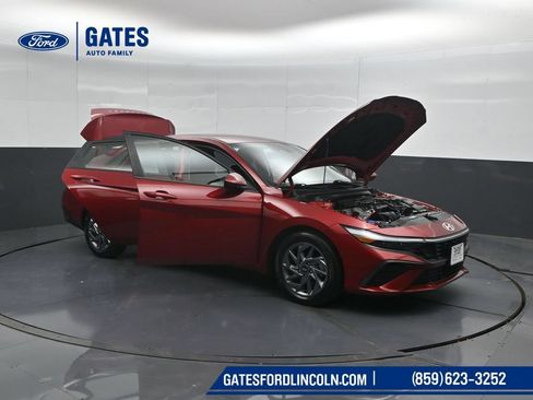 Used 2024 Hyundai Elantra SEL FWD image 57