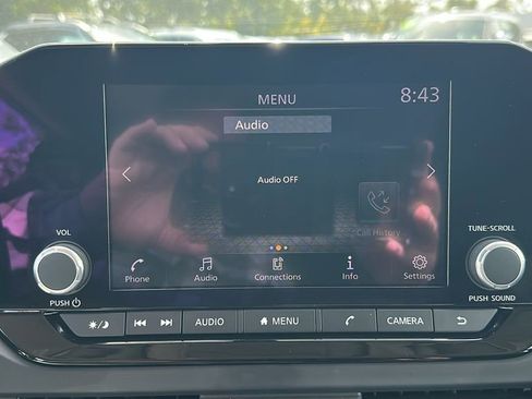 Used 2024 Nissan Pathfinder S image 22