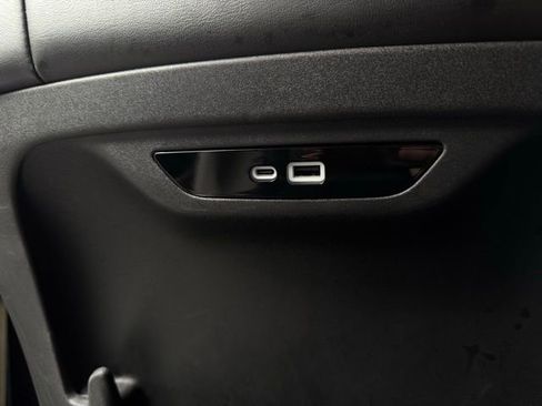 Certified 2024 Chrysler Pacifica Touring-L image 23