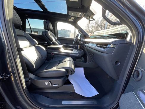 New 2025 Lincoln Navigator Reserve w/ Jet Appearance Package image 26