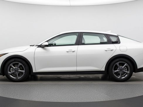 Used 2025 Kia K4 LXS image 5