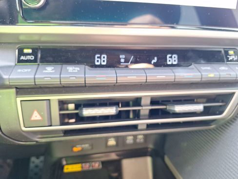 Used 2025 Toyota Camry SE image 27