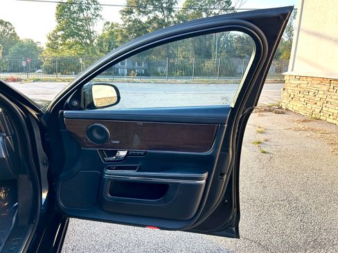 Used 2013 Jaguar XJ L Supercharged image 15