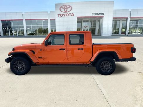 Used 2025 Jeep Gladiator Sport AWD/4WD image 2