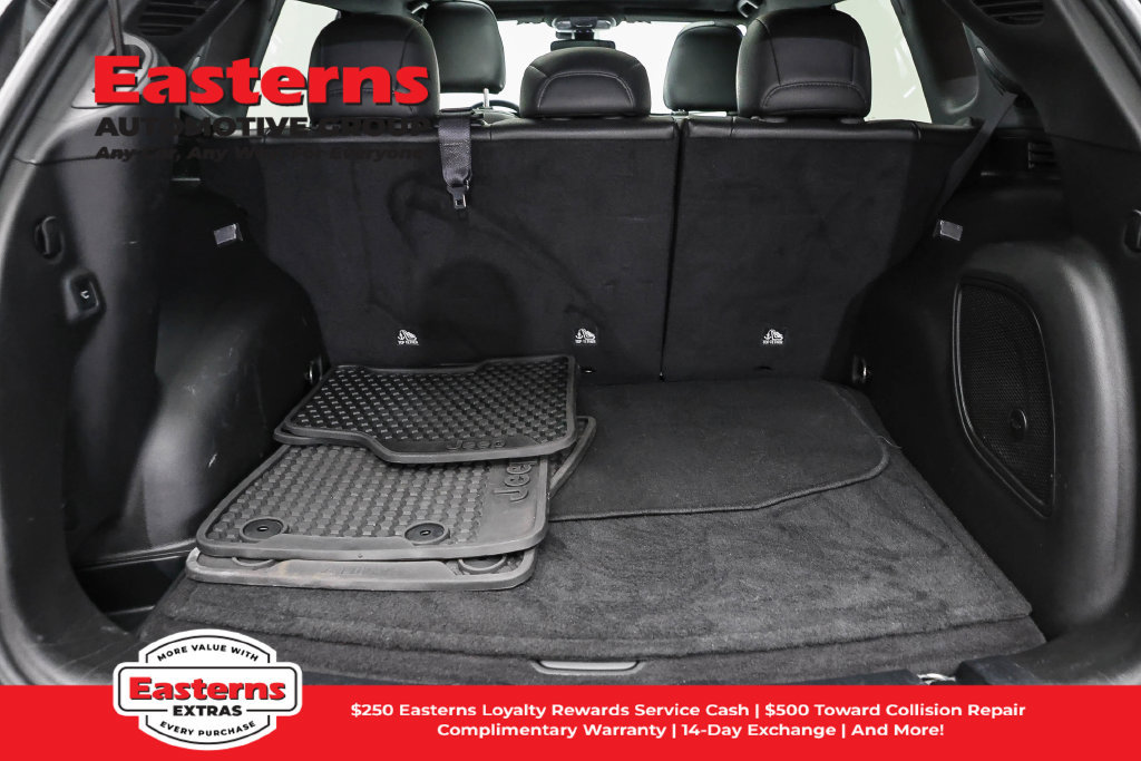 Used 2025 Jeep Compass Latitude w/ Sun & Sound Group AWD/4WD image 10