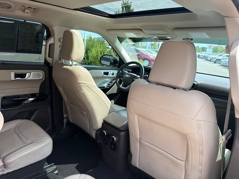 Used 2023 Ford Explorer Platinum w/ Technology Package AWD/4WD image 16