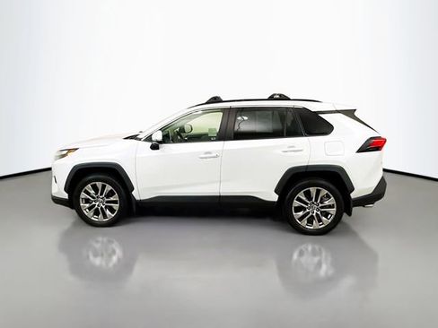 Used 2023 Toyota RAV4 XLE Premium image 4
