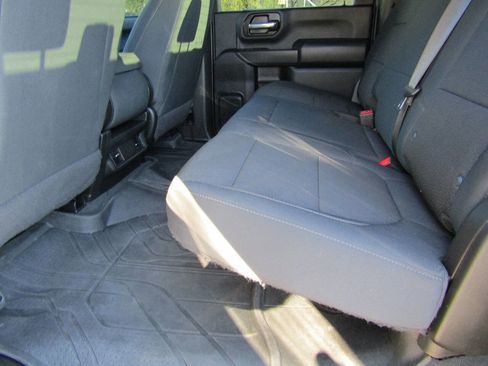 Used 2022 Chevrolet Silverado 2500 Custom w/ Custom Value Package image 15