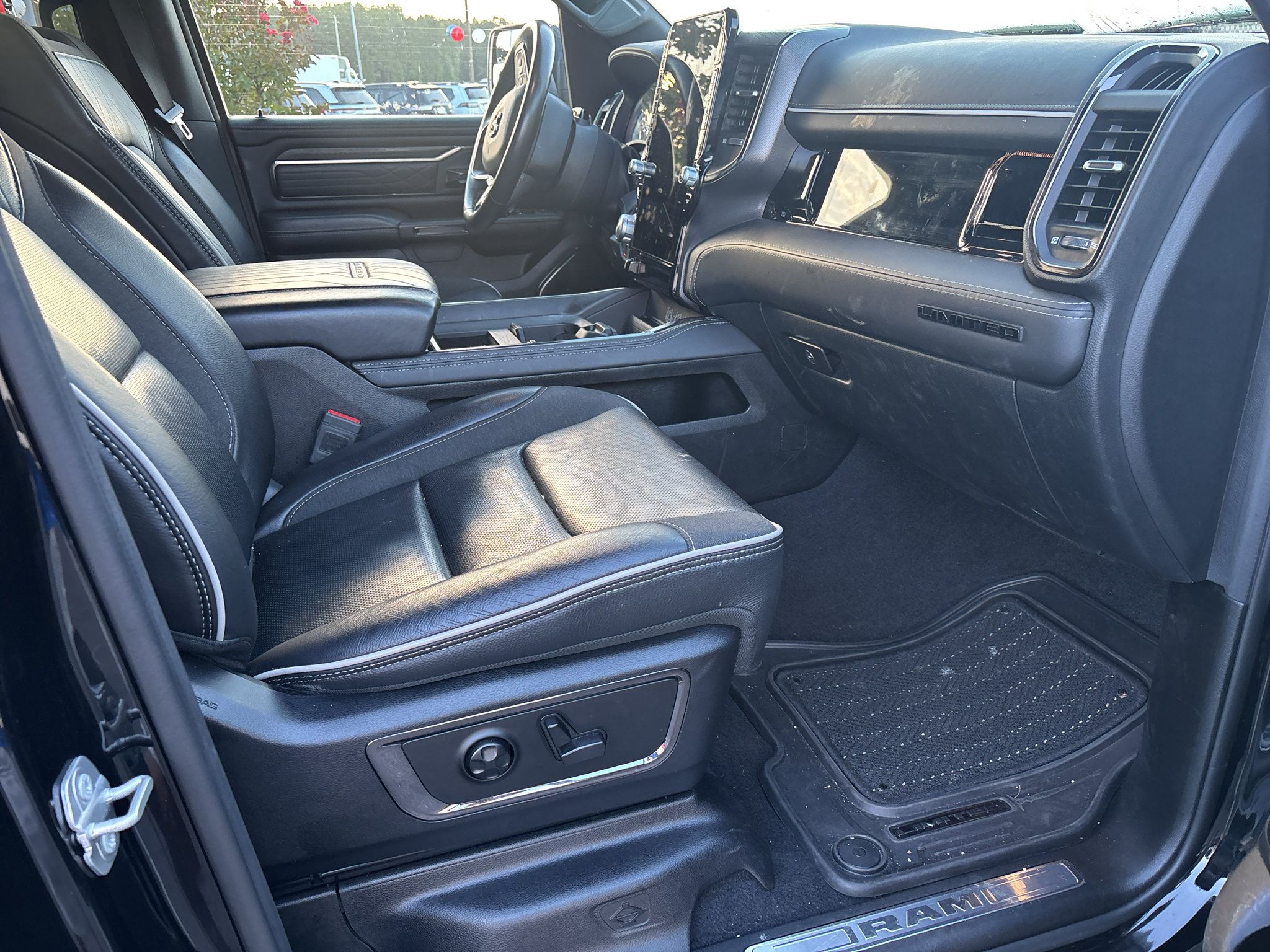 Used 2025 RAM 1500 Limited AWD/4WD image 7