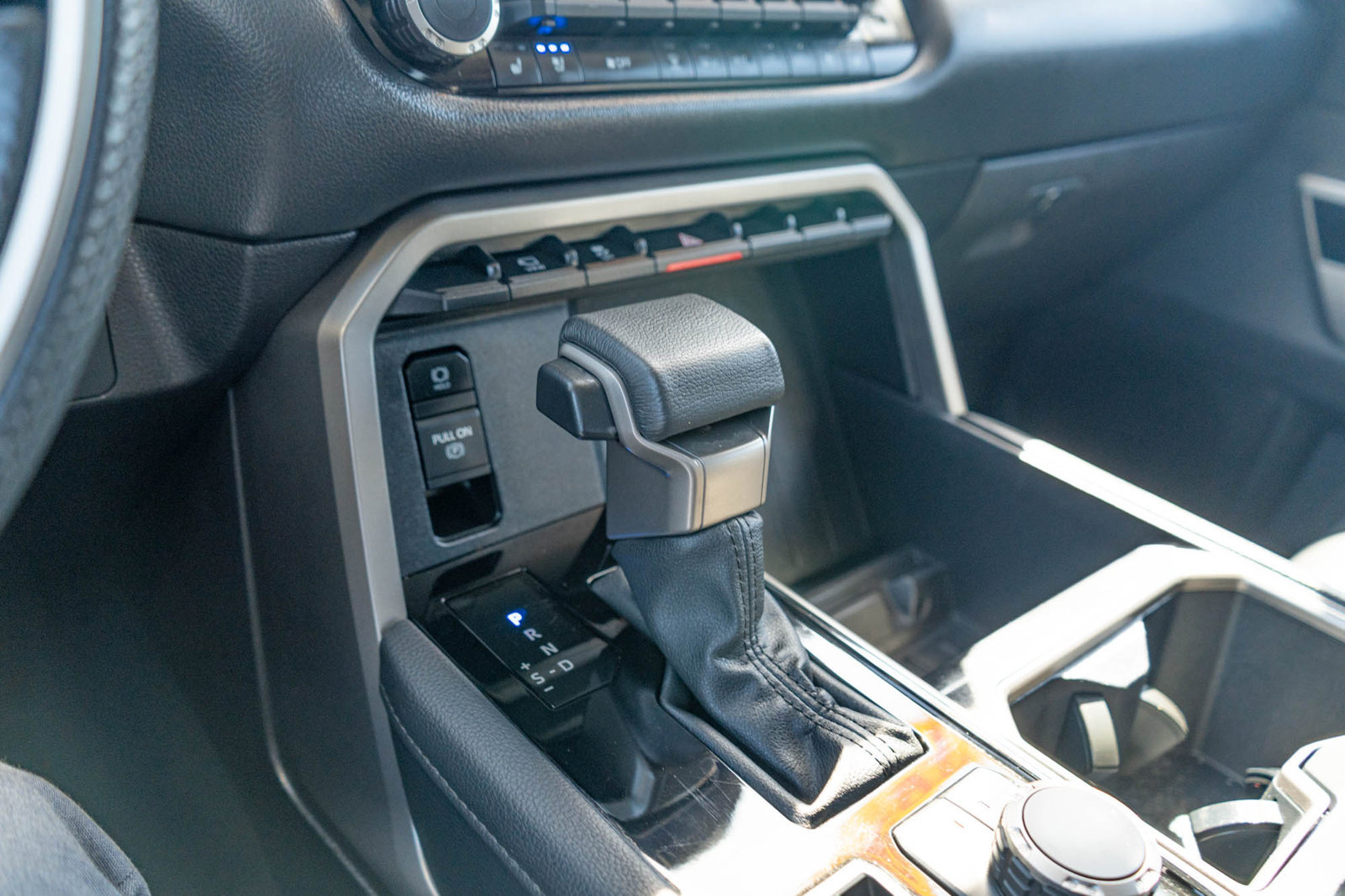 Used 2024 Toyota Tundra Limited AWD/4WD image 23