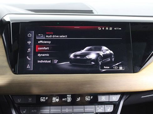 Used 2023 Audi e-tron GT Premium Plus image 26