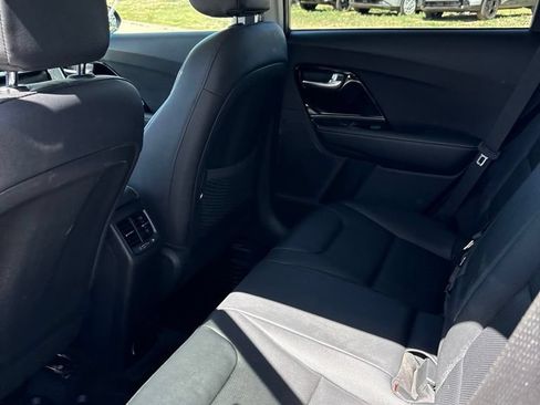 Used 2022 Kia Niro EX Premium FWD image 10