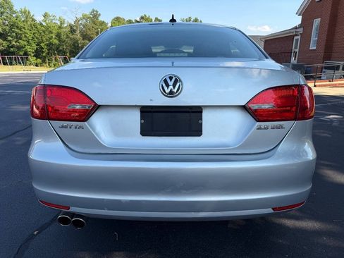 Used 2011 Volkswagen Jetta SEL FWD image 6