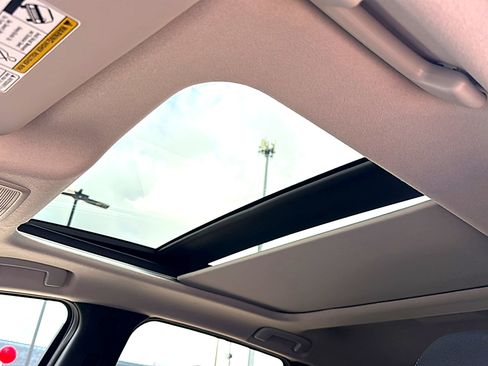 New 2026 Nissan Kicks SV w/ SV Premium Package FWD image 13