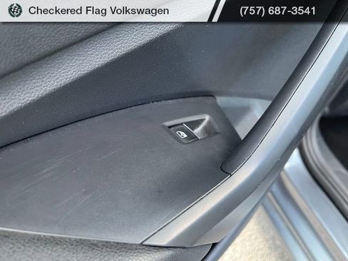 Used 2024 Volkswagen Jetta SE FWD image 25