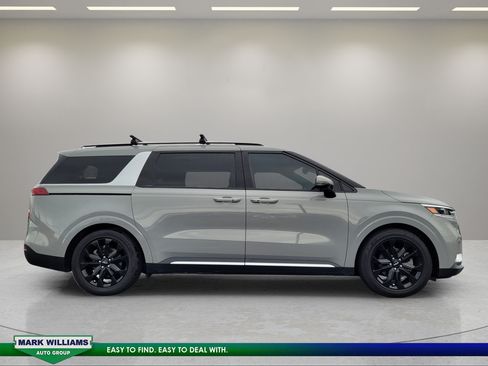 Used 2022 Kia Carnival SX Prestige FWD image 2